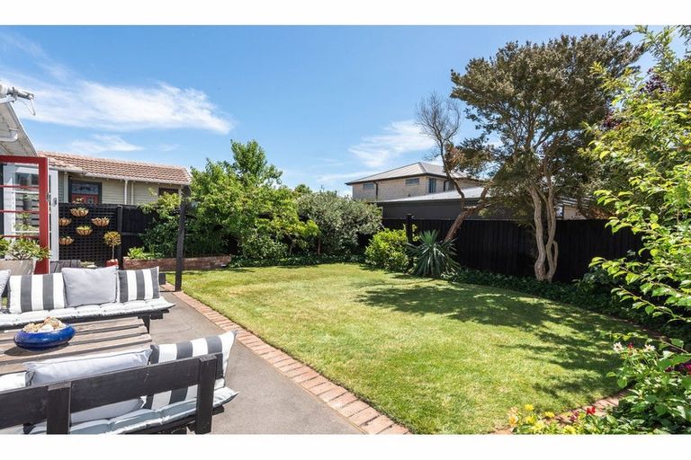 Photo of property in 37 Hendon Street, Edgeware, Christchurch, 8013