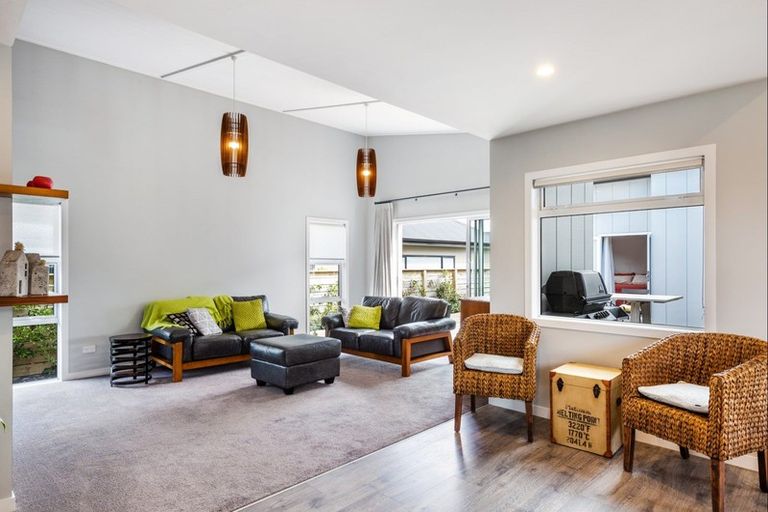 Photo of property in 18 Lakemere Way, Kinloch, Taupo, 3377