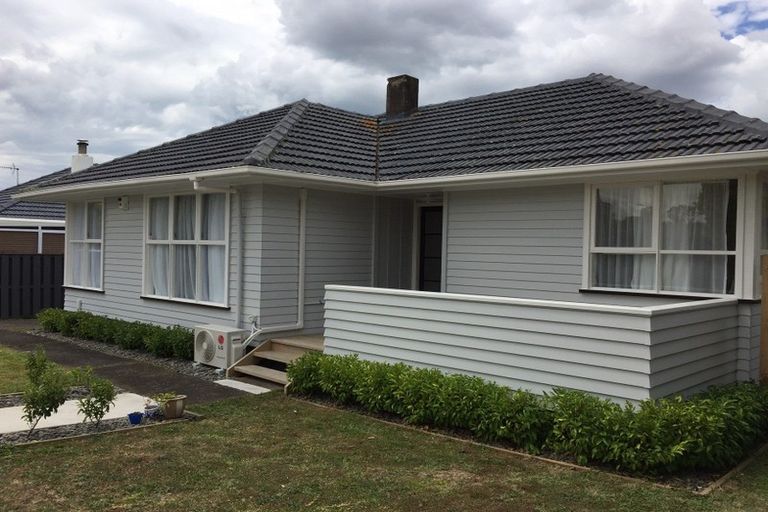 Photo of property in 44 Gossamer Drive, Pakuranga Heights, Auckland, 2010