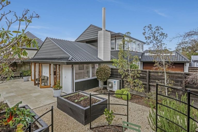 Photo of property in 72 Wairarapa Terrace, Merivale, Christchurch, 8014
