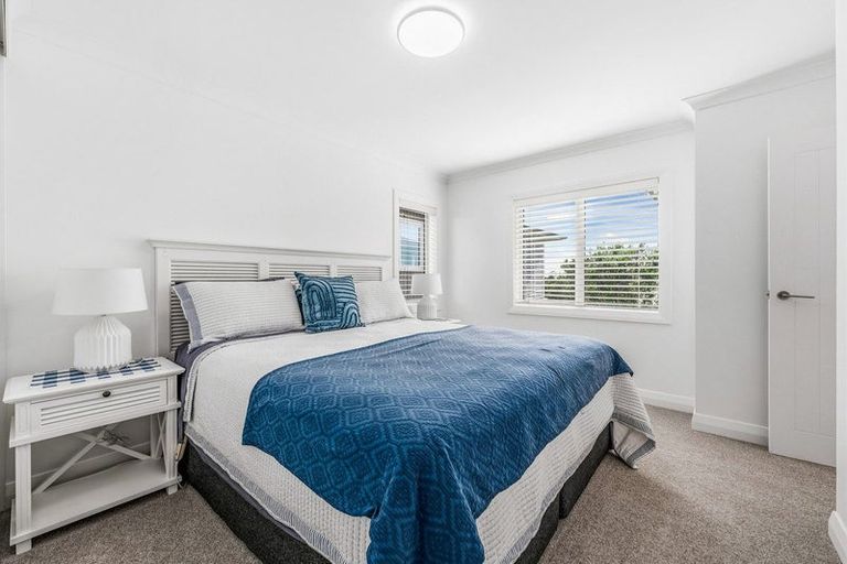 Photo of property in 15 Landmark Terrace, Orewa, 0931