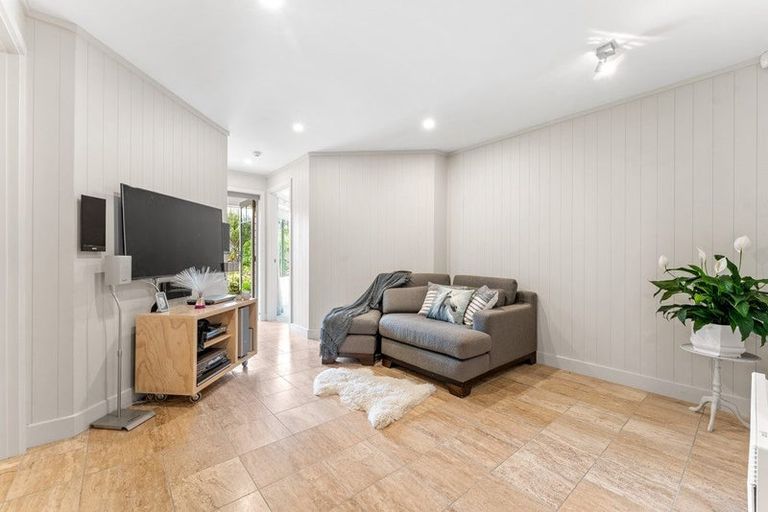 Photo of property in 19 Little Compton Mews, Snells Beach, 0920