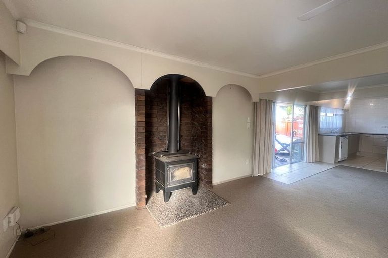 Photo of property in 94 Te Atatu Road, Te Atatu South, Auckland, 0610