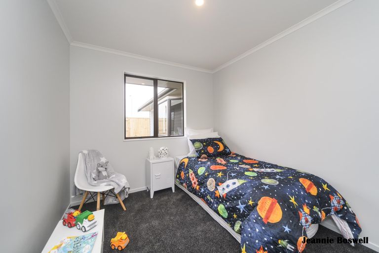 Photo of property in 4 Angelina Way, Kelvin Grove, Palmerston North, 4414
