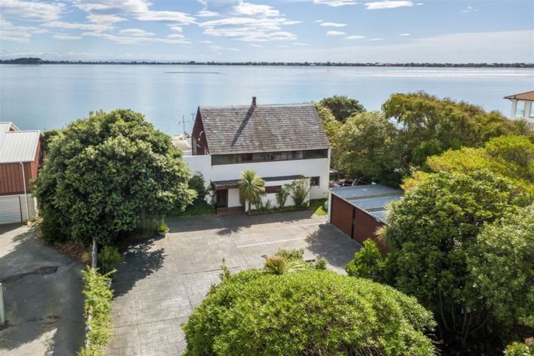 Photo of property in 102 Beachville Road, Redcliffs, Christchurch, 8081