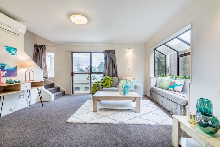 Photo of property in 2/120 Sunnyside Road, Sunnyvale, Auckland, 0612