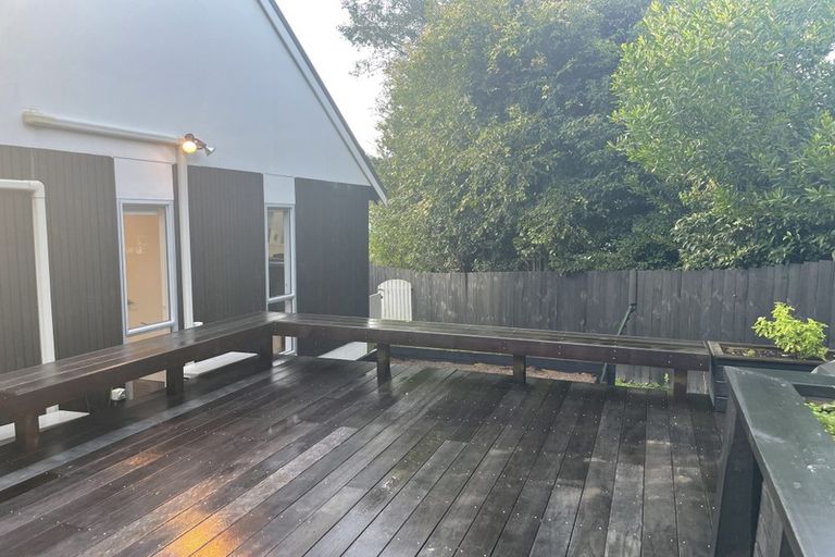 Photo of property in 2/41 Ravenwood Drive, Forrest Hill, Auckland, 0620