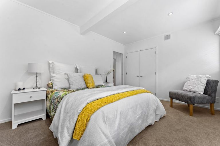 Photo of property in 16 Prestige Place, Castor Bay, Auckland, 0620