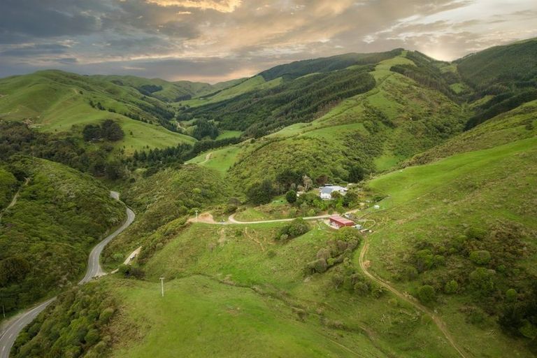 Photo of property in 1094 Paekakariki Hill Road, Paekakariki Hill, Porirua, 5381