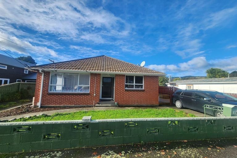 Photo of property in 13-13a Benzie Avenue, Wallaceville, Upper Hutt, 5018