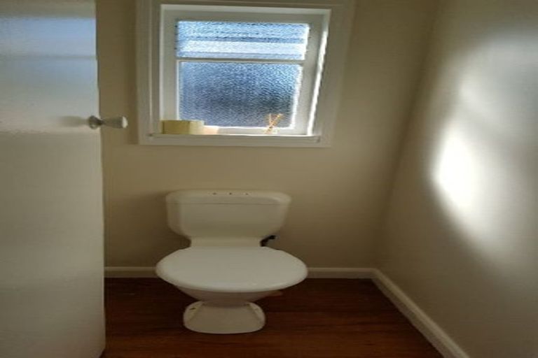 Photo of property in 2/4 Northcote Road, Takapuna, Auckland, 0622