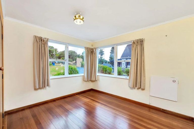 Photo of property in 38 Cyclarama Crescent, Massey, Auckland, 0614