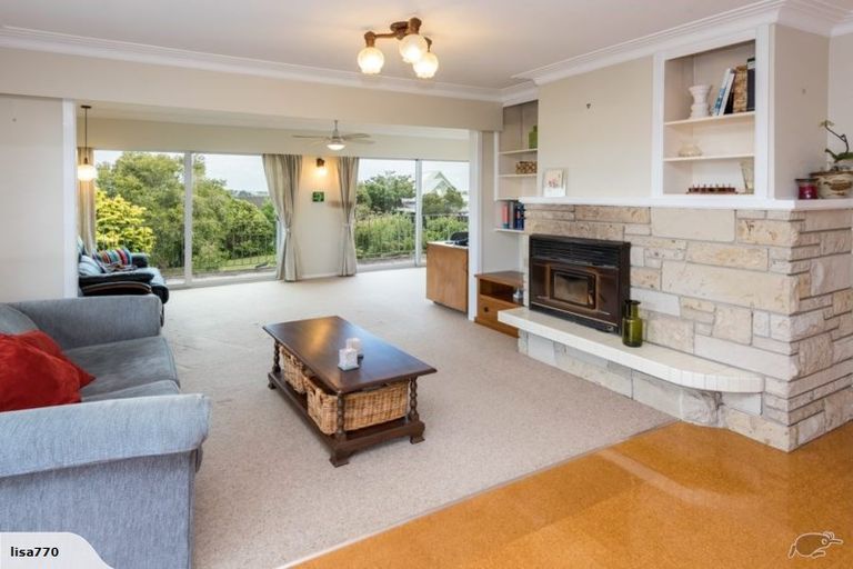 Photo of property in 15 Ellesmere Crescent, Pakuranga Heights, Auckland, 2010