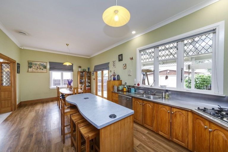 Photo of property in 9 Oxford Street, Hokowhitu, Palmerston North, 4410