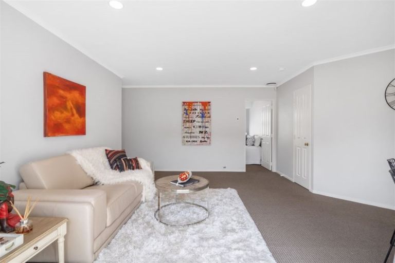 Photo of property in 9 Camerton Close, Northpark, Auckland, 2013