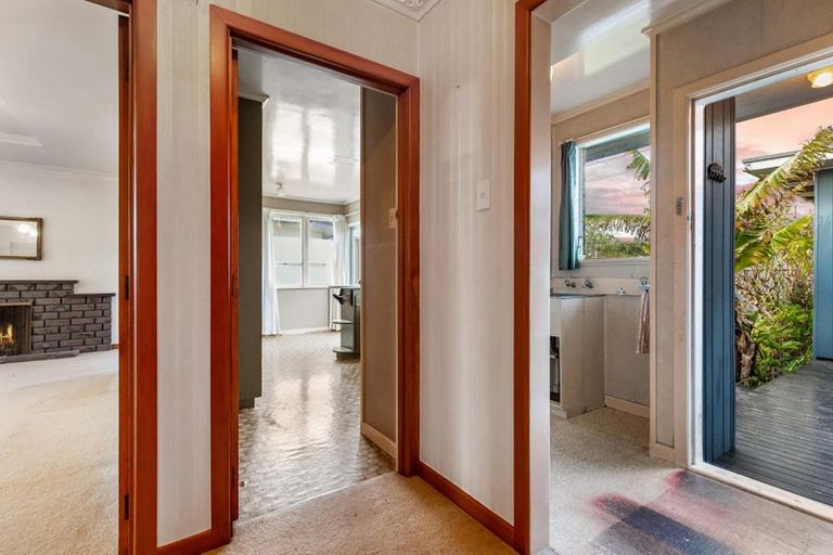 Photo of property in 7 Abbotleigh Avenue, Te Atatu Peninsula, Auckland, 0610