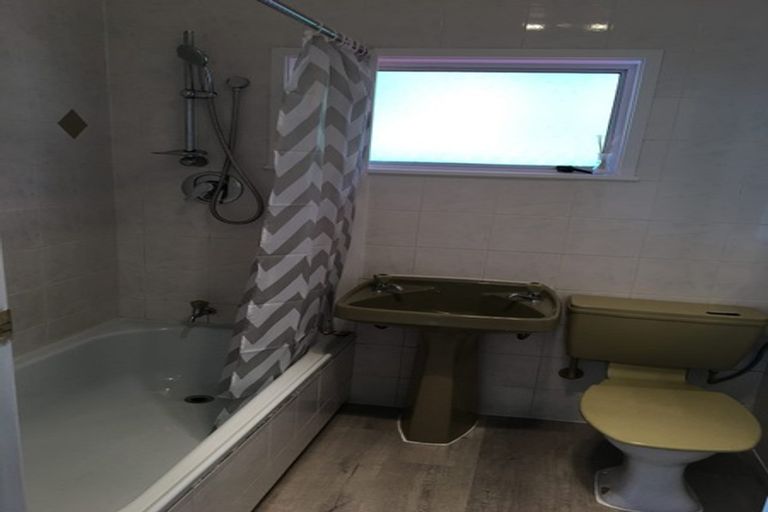 Photo of property in 1/29 King Richard Place, Browns Bay, Auckland, 0630