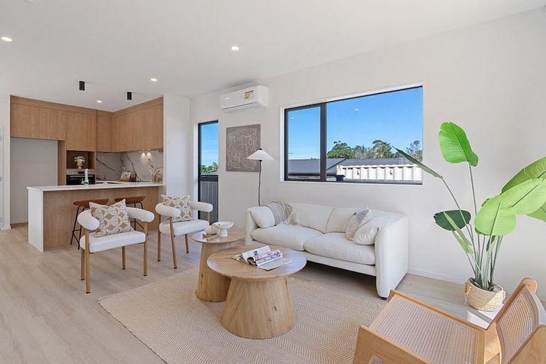 Photo of property in 11 Glenfinn Place, Massey, Auckland, 0614