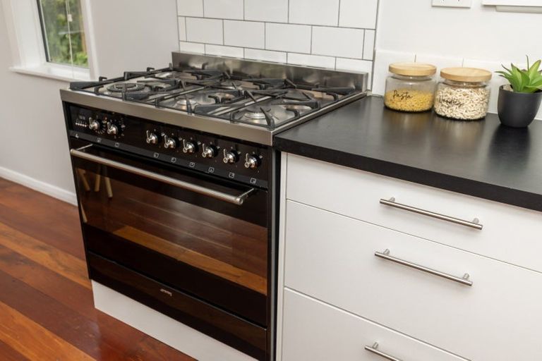 Photo of property in 121 Matai Road, Raumati South, Paraparaumu, 5032