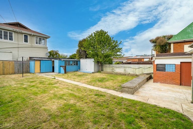 Photo of property in 129 Macandrew Road, South Dunedin, Dunedin, 9012