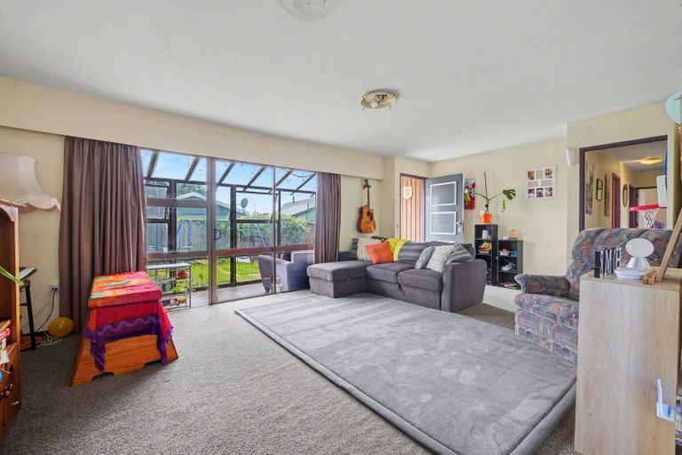 Photo of property in 2/119a Prestons Road, Redwood, Christchurch, 8051