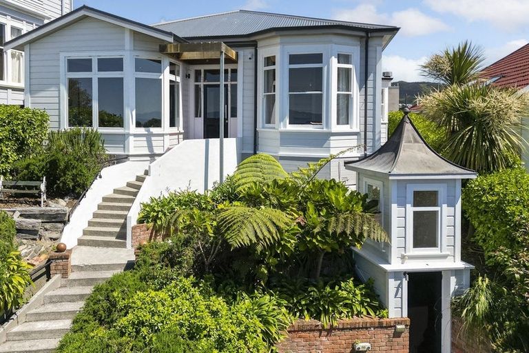 Photo of property in 22 Central Terrace, Kelburn, Wellington, 6012