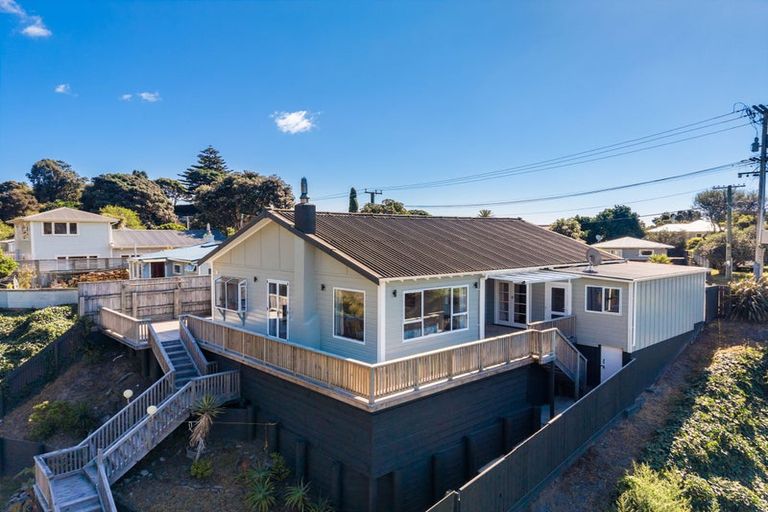 Photo of property in 76 Tilley Road, Paekakariki, 5034