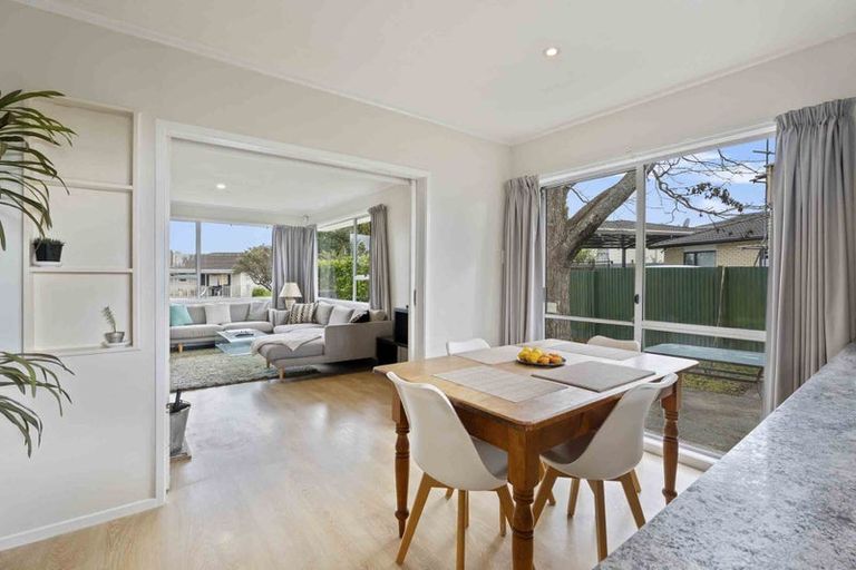 Photo of property in 48 Harmel Road, Glendene, Auckland, 0602