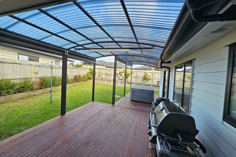 Photo of property in 12 Opouatu Avenue, Glenbrook, Waiuku, 2681