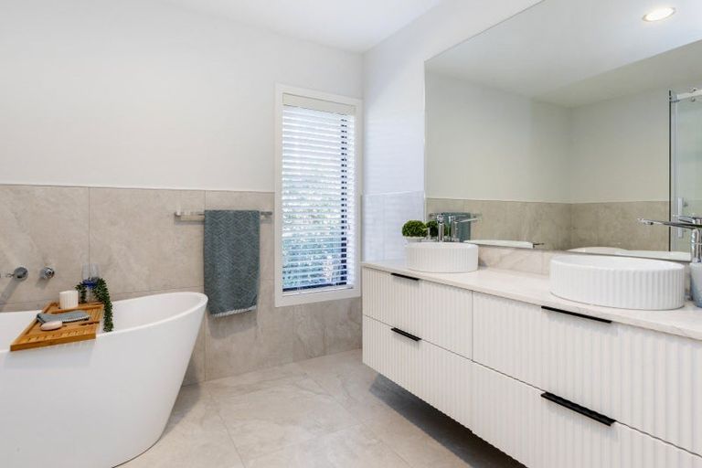 Photo of property in 227 Cannon Hill Crescent, Mount Pleasant, Christchurch, 8081