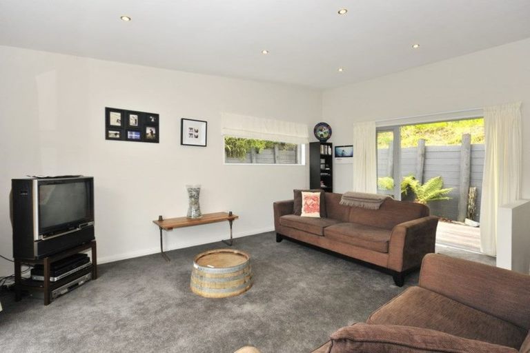 Photo of property in 21 Kopiko Way, Brooklyn, Wellington, 6021