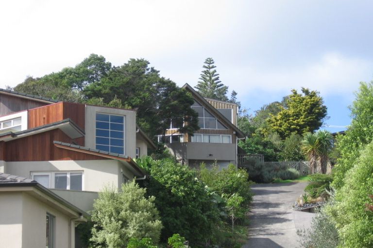 Photo of property in 16 Chamari Close, Titirangi, Auckland, 0604
