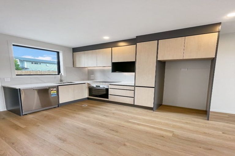 Photo of property in 27e Dawnhaven Drive, Te Atatu Peninsula, Auckland, 0610