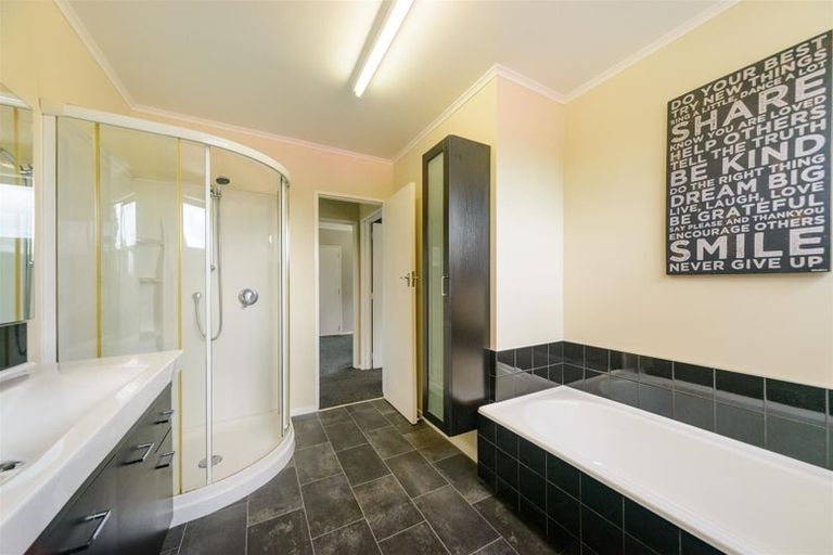 Photo of property in 36 Wanganui Road, Marton, 4710