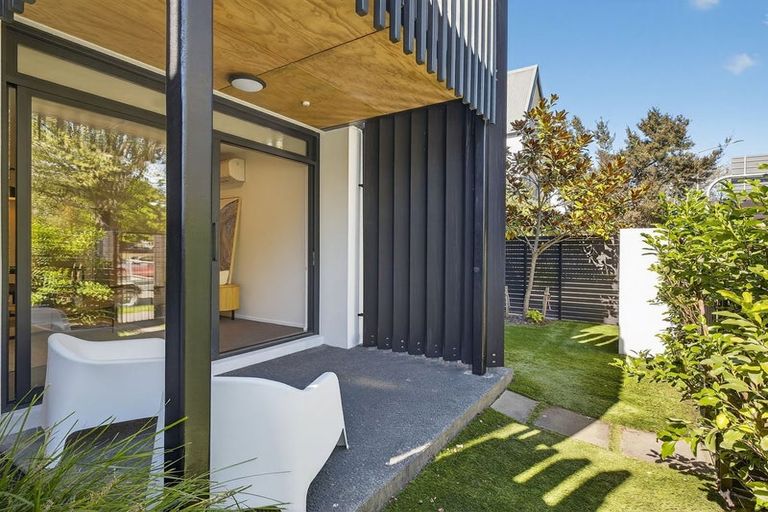 Photo of property in 2/34 Cranmer Square, Christchurch Central, Christchurch, 8013
