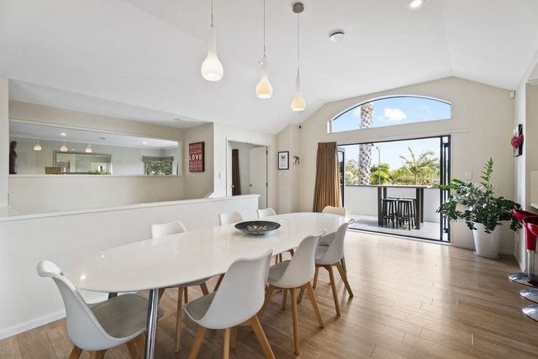 Photo of property in 14 Coralsea Way, Arkles Bay, Whangaparaoa, 0932