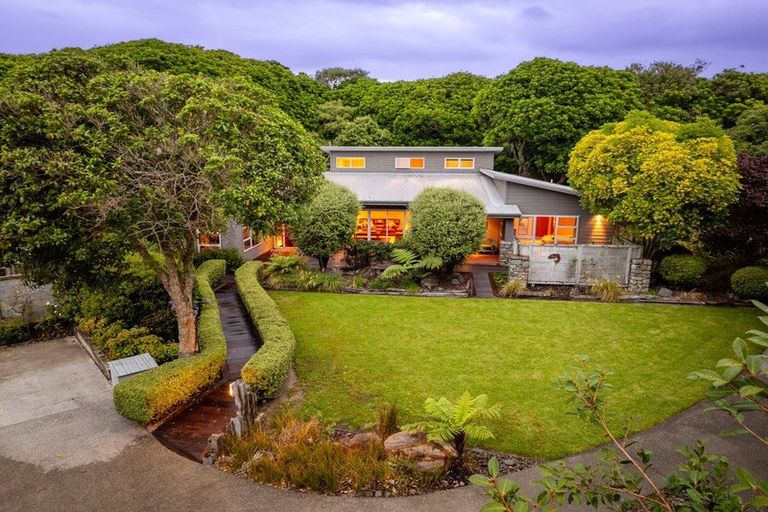 Photo of property in 54 Kohekohe Road, Waikanae, 5036