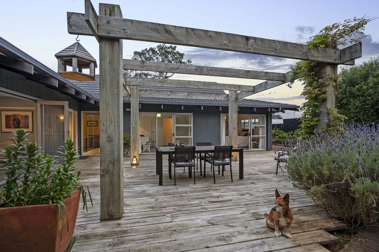 Photo of property in 4 Claude Road, Stanmore Bay, Whangaparaoa, 0932