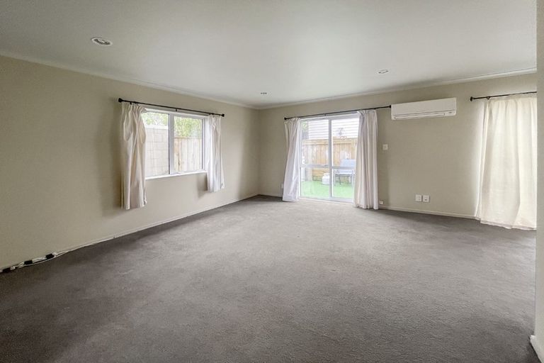 Photo of property in 16 Black Rock Road, Newlands, Wellington, 6037