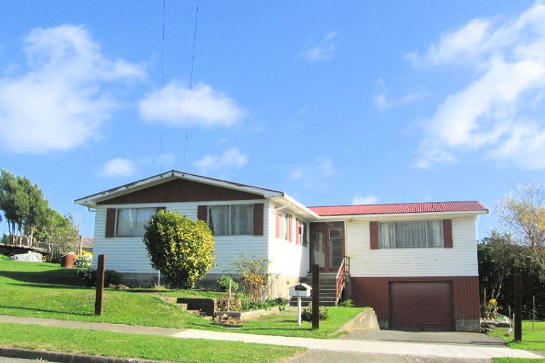 Photo of property in 2 Cornwall Crescent, Cannons Creek, Porirua, 5024