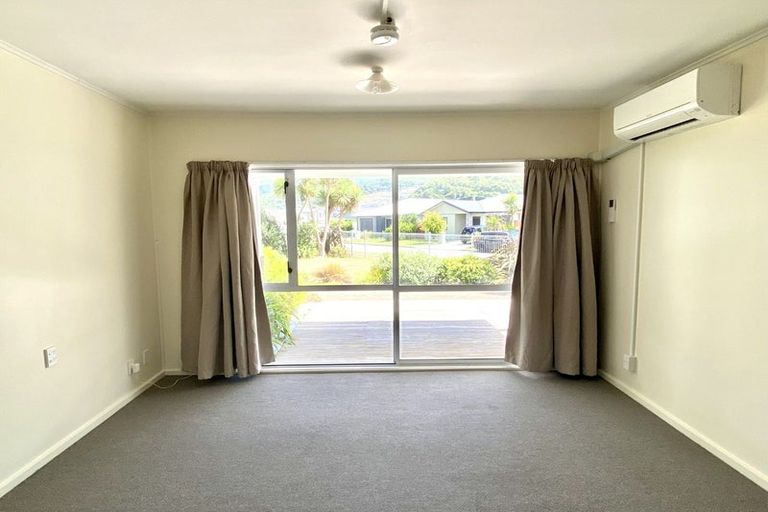 Photo of property in 95 Farmer Crescent, Taita, Lower Hutt, 5011