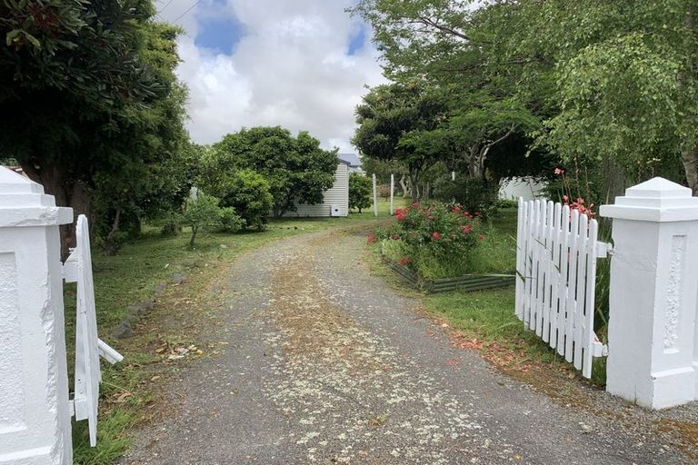 Photo of property in 65 Mako Mako Road, Levin, 5510