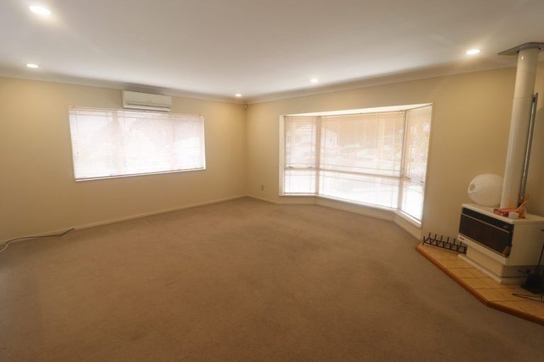 Photo of property in 6 Silkwood Grove, Totara Heights, Auckland, 2105