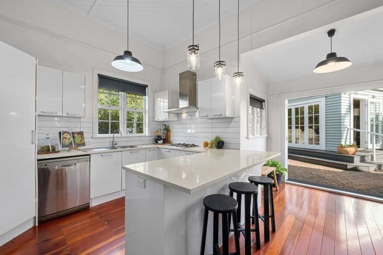 Photo of property in 58 Hinemoa Street, Birkenhead, Auckland, 0626