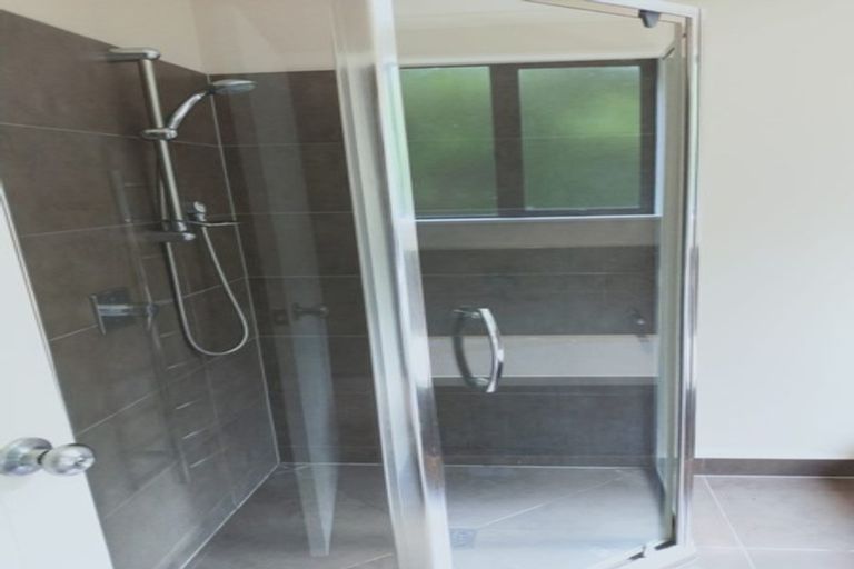 Photo of property in 5 Waldorf Crescent, Orewa, 0931