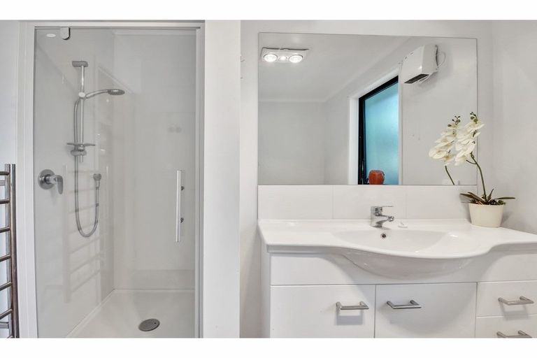 Photo of property in 12 Binstead Place, Avondale, Christchurch, 8061