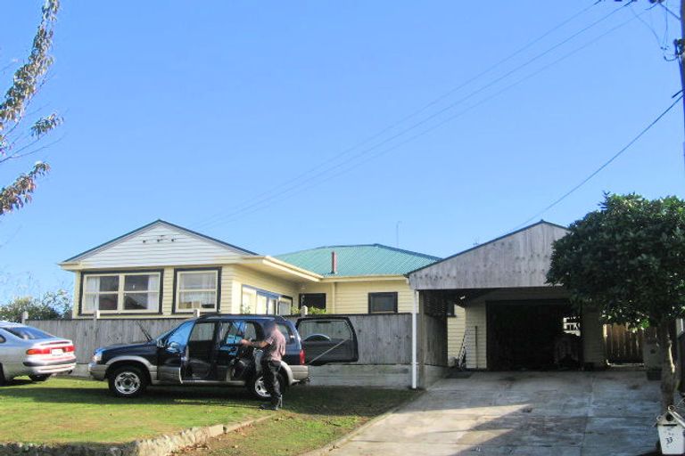 Photo of property in 33 Aorangi Road, Paraparaumu, 5032