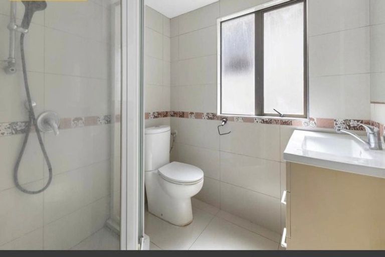 Photo of property in 66 Sikkim Crescent, Clover Park, Auckland, 2019