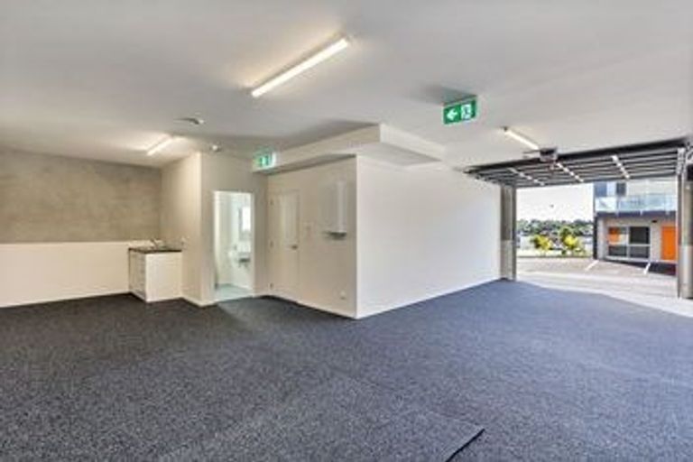 Photo of property in 15 Glenelg Road, Red Beach, 0932