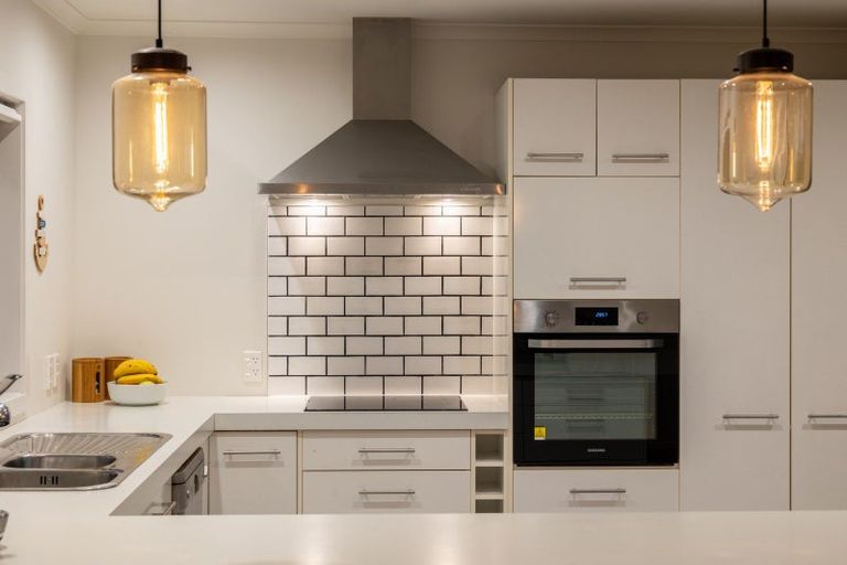 Photo of property in 7 Simpson Crescent, Raumati Beach, Paraparaumu, 5032